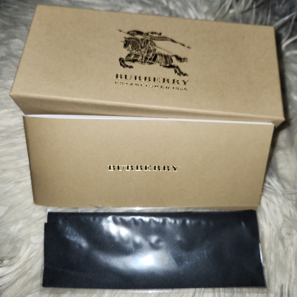 Authentic Burberry sunglasses - Picture 4 of 4